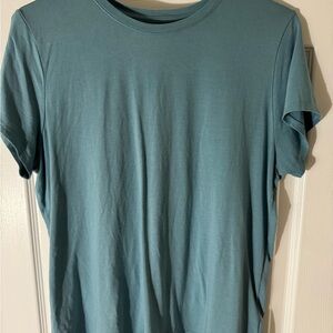 Tahari Blue Short Sleeve Tee